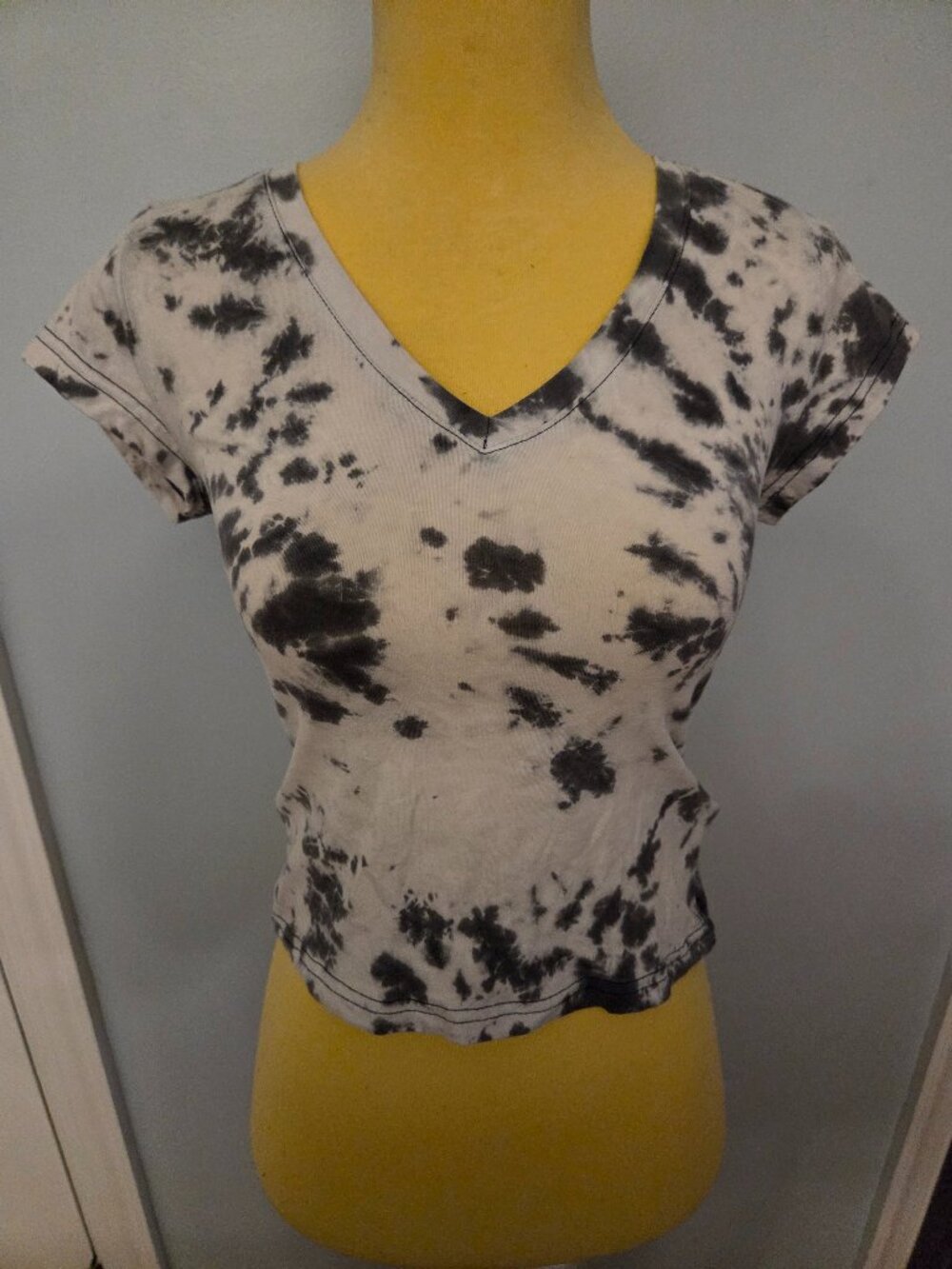 Derek Heart Cropped Tie-Dye T-Shirt